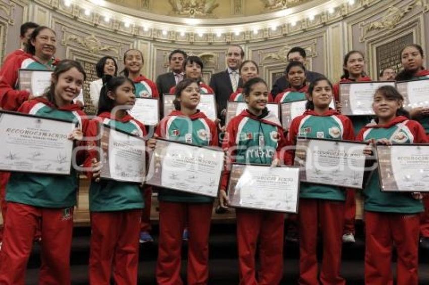 BAYONETAS RECIBIERON RECONOCIMIENTOS EN EL CONGRESO