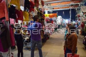 BAZAR NAVIDEÑO CÁMARA DEL VESTIDO