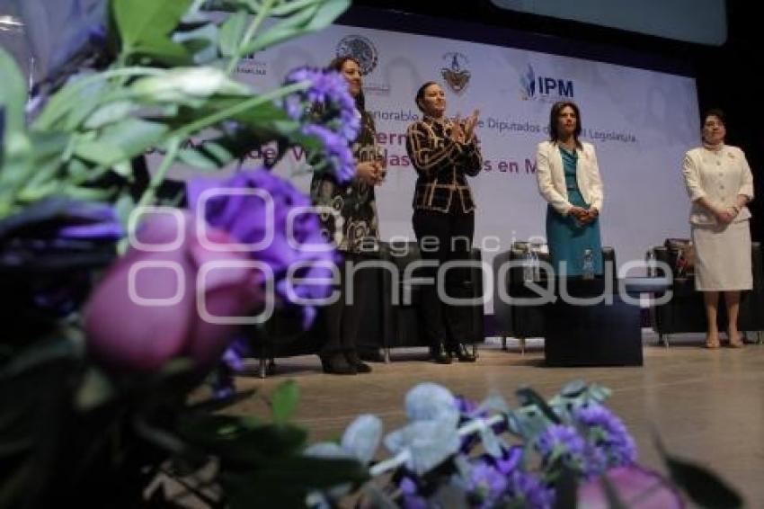 FORO INTERNACIONAL CONMEMORANDO EL VOTO FEMENINO