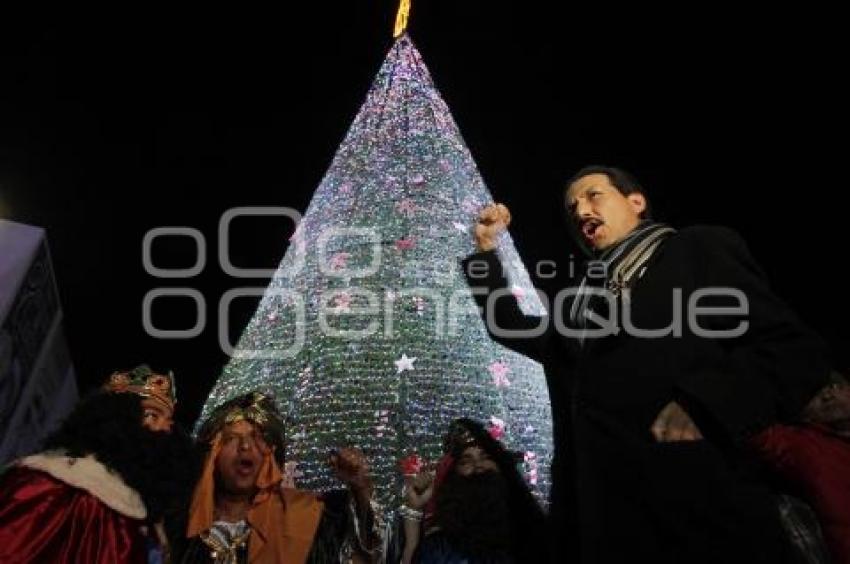 ENCIENDE RECTOR BUAP ÁRBOL NAVIDAD