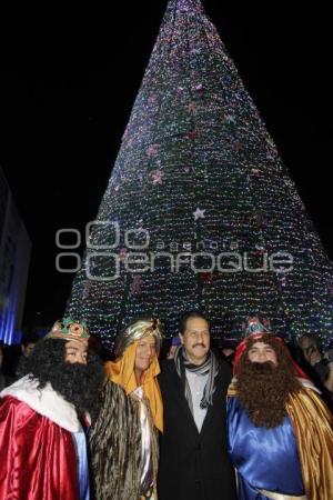 ENCIENDE RECTOR BUAP ÁRBOL NAVIDAD