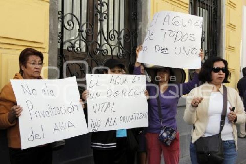 MUJERES EN CONTRA DE LA PRIVATIZACIÓN DEL AGUA