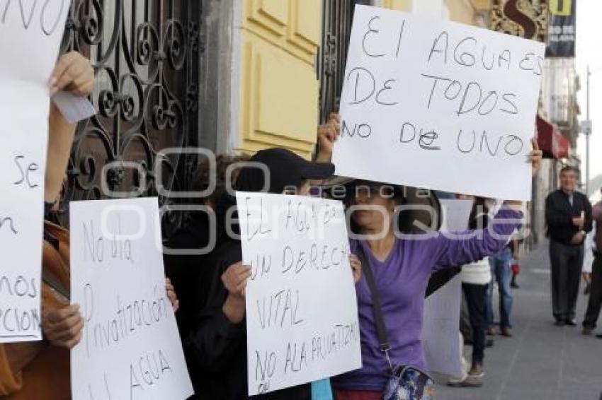 MUJERES EN CONTRA DE LA PRIVATIZACIÓN DEL AGUA