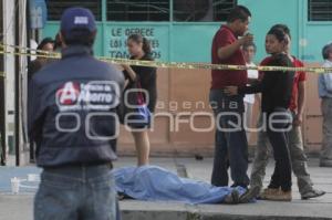 MUERE MUJER EN LAS PUERTAS DE FARMACIA DEL AHORRO