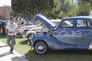 EXPOSICIÓN DEL AUTOMÓVIL ANTIGUO