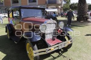 EXPOSICIÓN DEL AUTOMÓVIL ANTIGUO