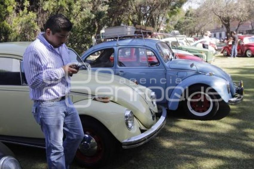 EXPOSICIÓN DEL AUTOMÓVIL ANTIGUO