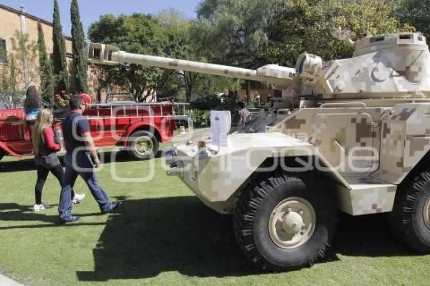 EXPOSICIÓN DEL AUTOMÓVIL ANTIGUO