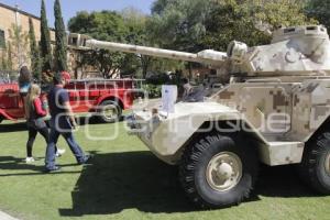 EXPOSICIÓN DEL AUTOMÓVIL ANTIGUO