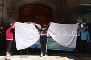 MARCHAN CONTRA LEY DEL AGUA