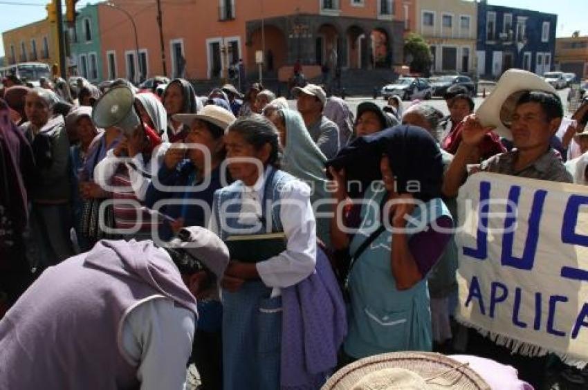 MANIFESTACIÓN POR DESPOJO DE UNA IGLESIA