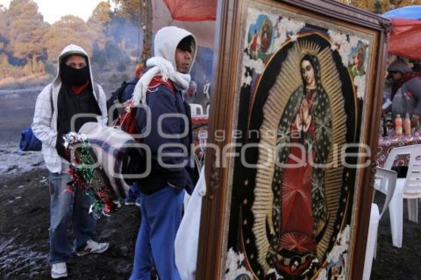 PEREGRINOS A LA BASILICA DE GUADALUPE POR PASO DE CORTES