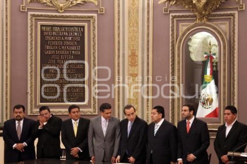 MEDALLA AL MÉRITO DOCENTE