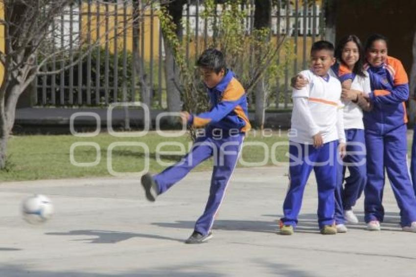 ESCUELA . ALUMNOS