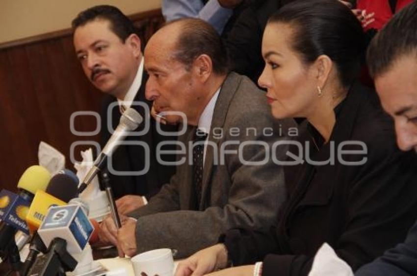 FIRMAN CONVENIO DELEGACIÓN DEL TRABAJO Y AHMP