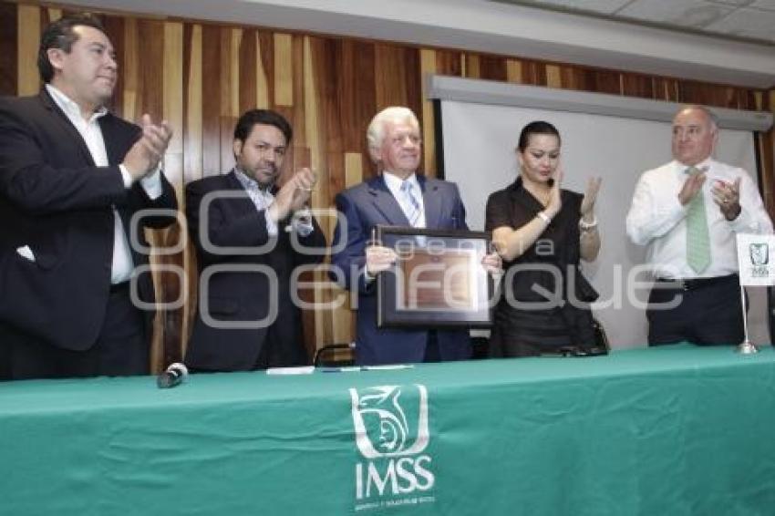 CTM ENTREGA RECONOCIMIENTO A JAIME SALVATORI