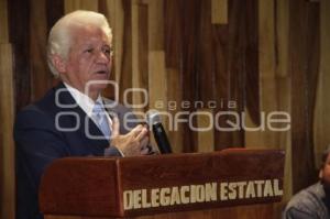 CTM ENTREGA RECONOCIMIENTO A JAIME SALVATORI