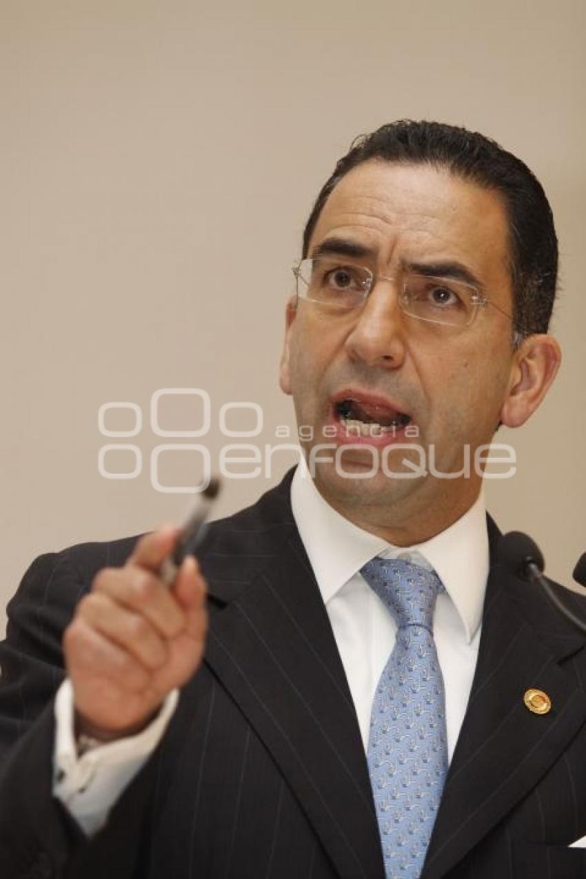 SENADOR JAVIER LOZANO ALARCÓN
