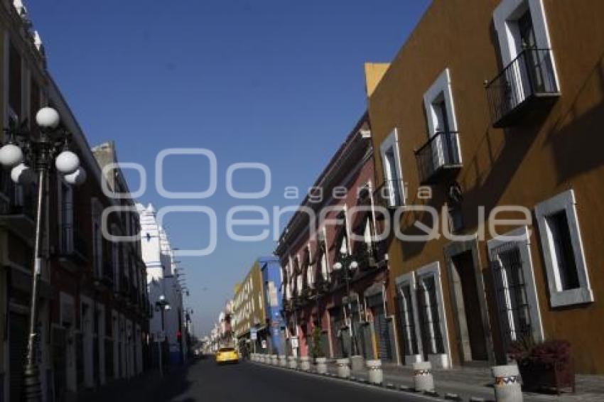 CIUDAD. CALLES VACÍAS