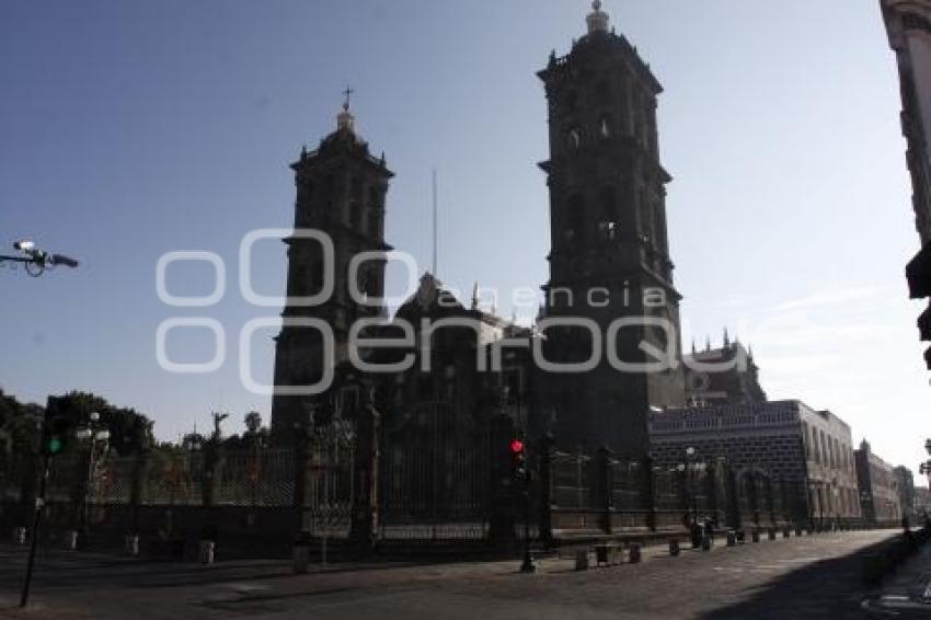 CIUDAD. CALLES VACÍAS