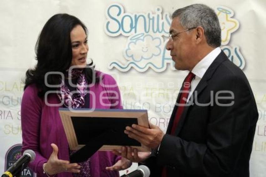 SONRISAS DE ÁNGELES