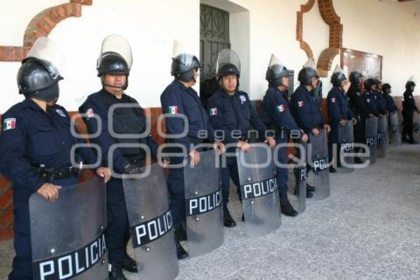 POLICÍA . ASAMBLEA COMUNITARIA