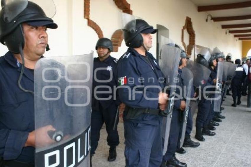 POLICÍA . ASAMBLEA COMUNITARIA