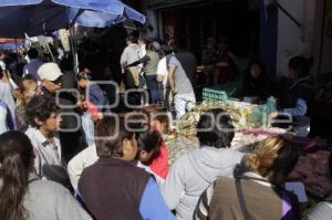 ABARROTAN POBLANOS MERCADO