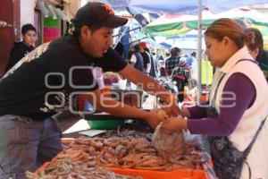 MERCADO. COMPRAS DE AÑO NUEVO