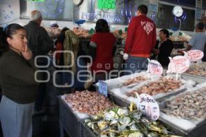 MERCADO. COMPRAS DE AÑO NUEVO