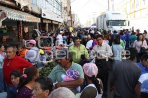 MERCADO. COMPRAS DE AÑO NUEVO