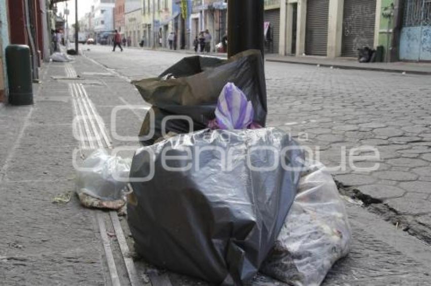 AÑO NUEVO . BASURA