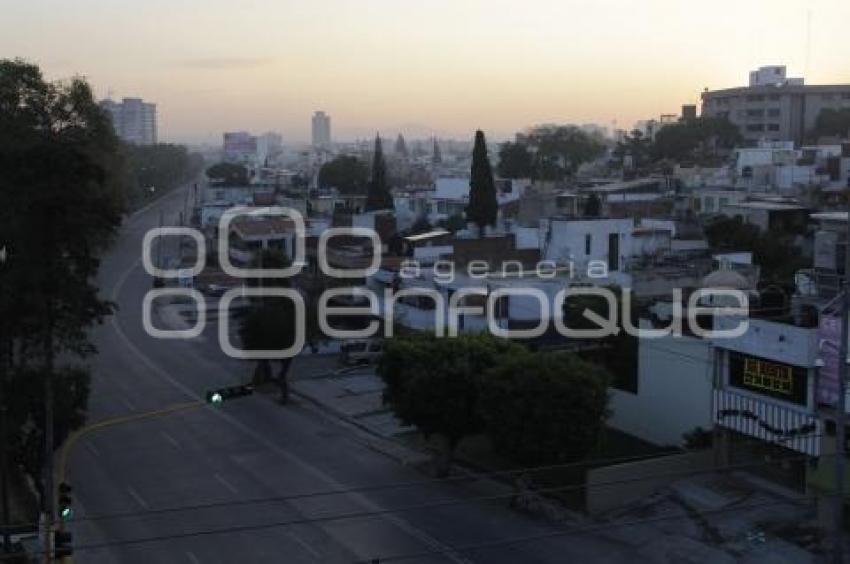 PRIMER DÍA DEL AÑO . CALLES DE LA CIUDAD