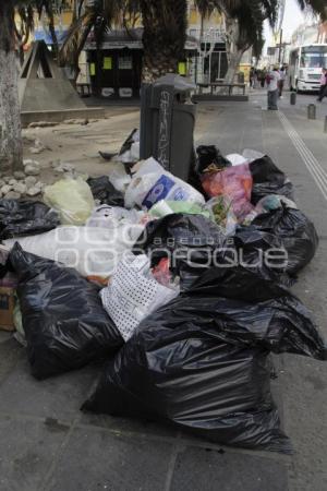 AÑO NUEVO . BASURA