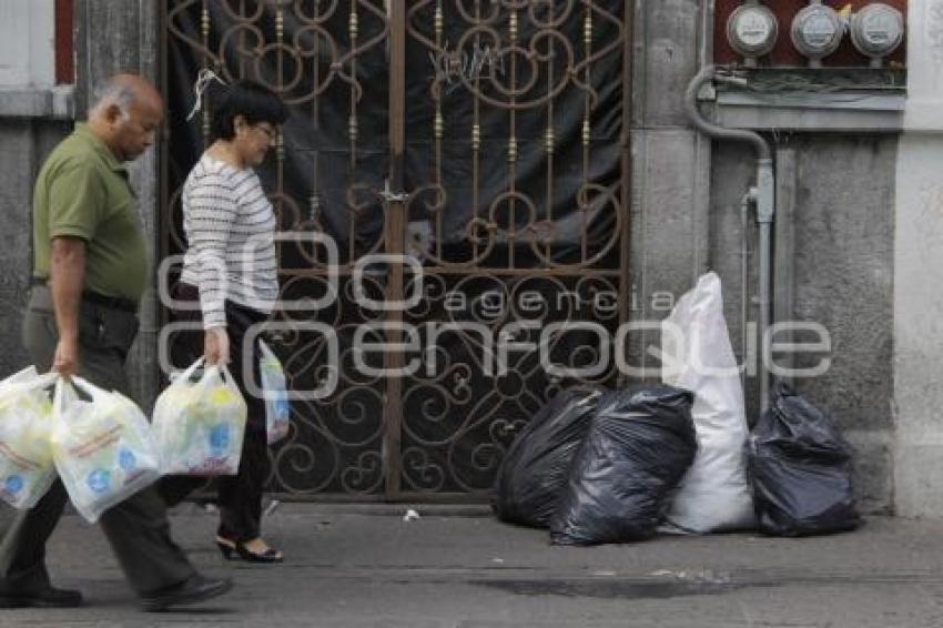 AÑO NUEVO . BASURA