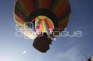 LANZAN CARTAS A LOS REYES EN GLOBO AEROSTÁTICO