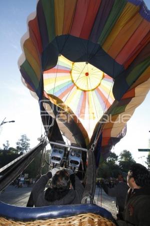 LANZAN CARTAS A LOS REYES EN GLOBO AEROSTÁTICO