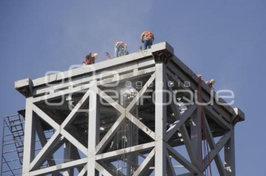 DESARMAN TORRE DEL TELEFÉRICO