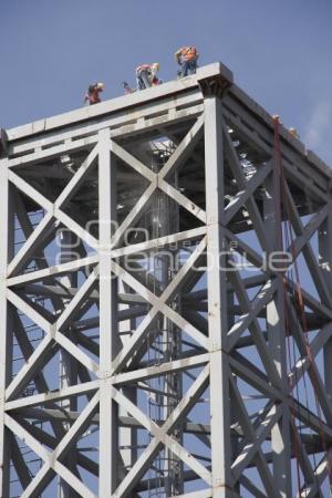 DESARMAN TORRE DEL TELEFÉRICO