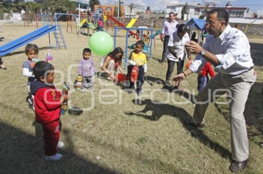 SENADOR JAVIER LOZANO ALARCON ENTREGA JUGUETES