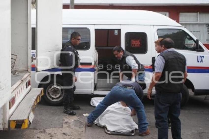 MUERE EN COMBI