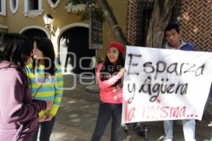 MANIFESTACIÓN AFUERA DE LA BUAP