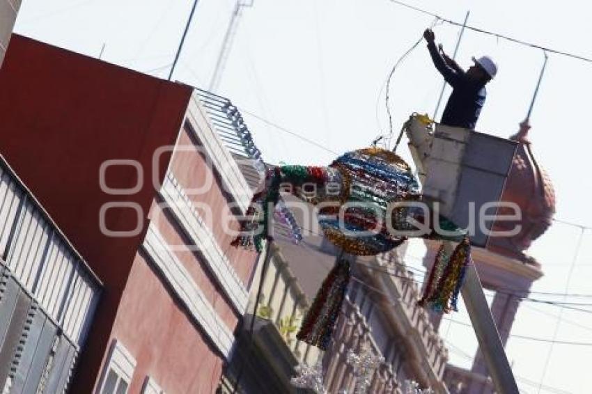 RETIRAN ADORNOS NAVIDEÑOS