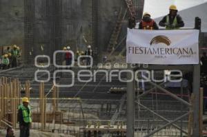 COLOCAN PRIMERA PIEDRA DEL FIESTA AMERICANA GRAND