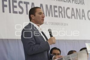 COLOCAN PRIMERA PIEDRA DEL FIESTA AMERICANA GRAND