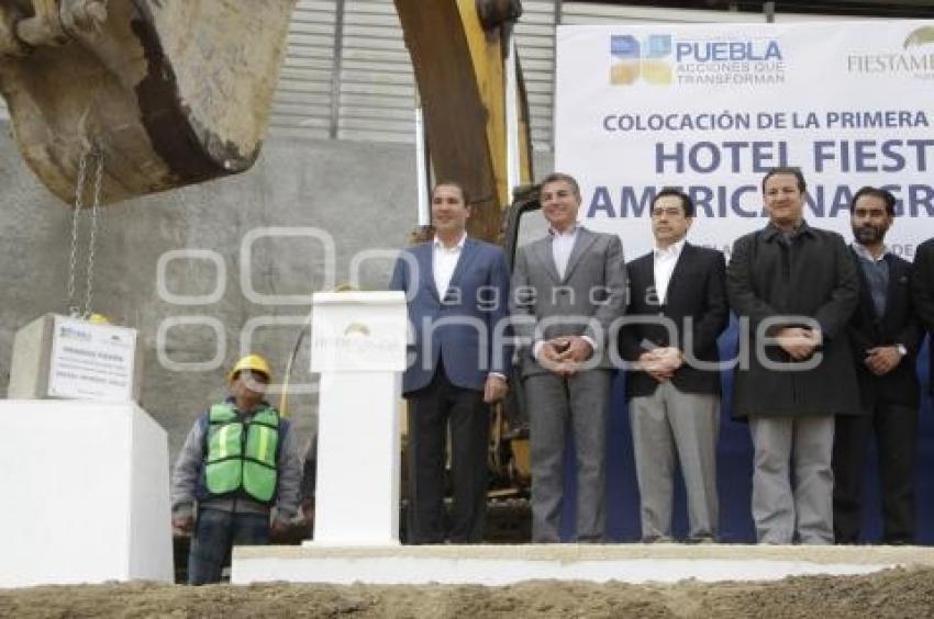 COLOCAN PRIMERA PIEDRA DEL FIESTA AMERICANA GRAND