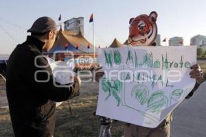 MANIFESTACIÓN CONTRA ANIMALES EN CIRCO