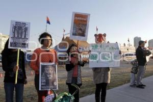 MANIFESTACIÓN CONTRA ANIMALES EN CIRCO