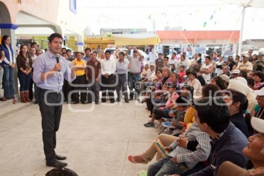INAUGURA ALCALDE OBRAS EN XONACATEPEC
