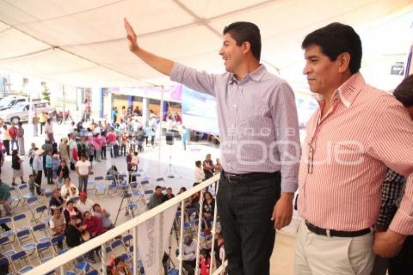 INAUGURA ALCALDE OBRAS EN XONACATEPEC